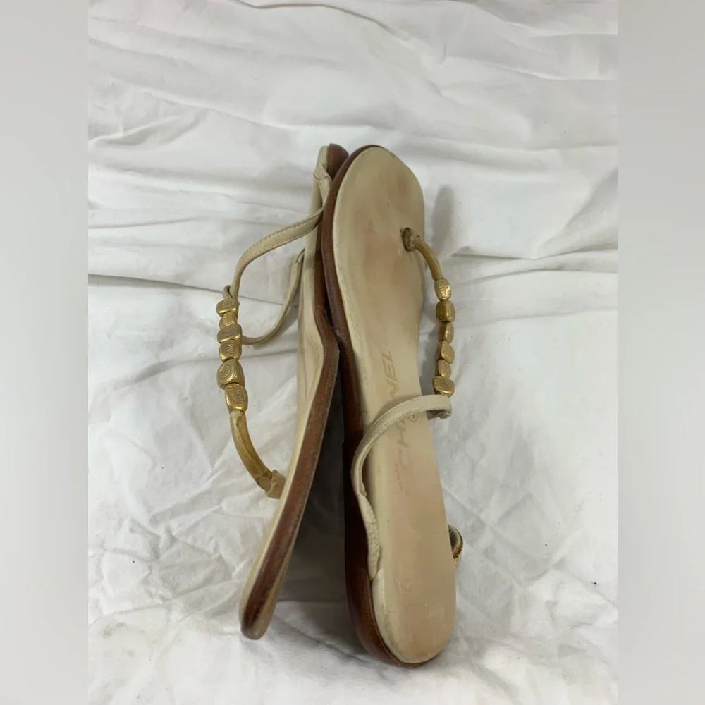 Vintage ladies CHANEL beige leather thongs sandals with logo 38 8 - Picture 11 of 13